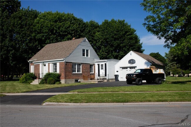 Building Photo - 1343 Cosgrove St