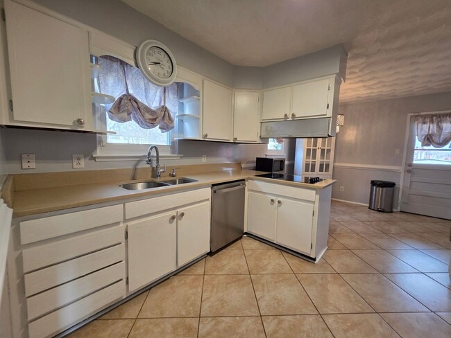 Building Photo - Carolanne Farms