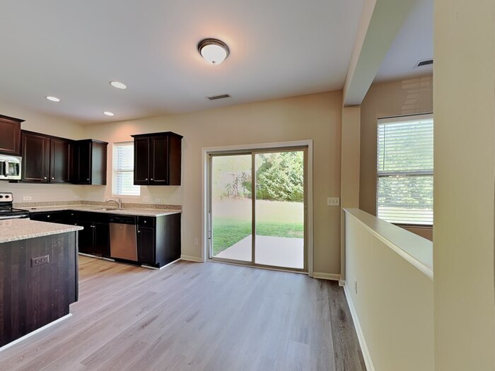 Building Photo - 171 Davelyn Ct