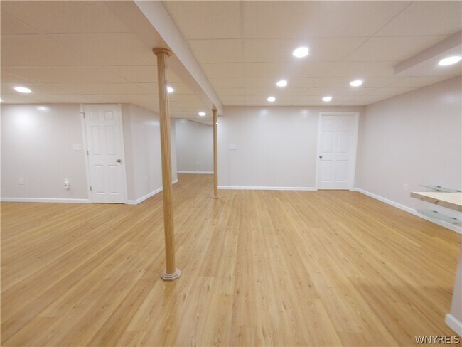 Building Photo - 441 Riverwalk Dr