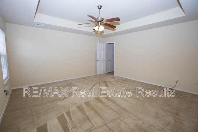 Building Photo - 1902 SW Fremont Rd