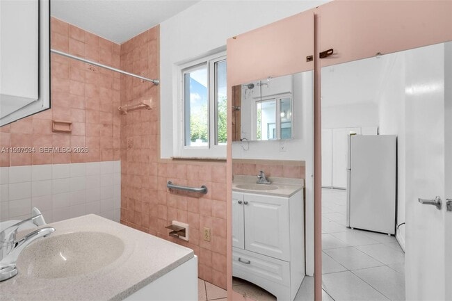 Building Photo - 201 SW 51st Ct