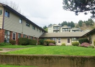Building Photo - Near OHSU-Well-Appointed Studio Ready Now!