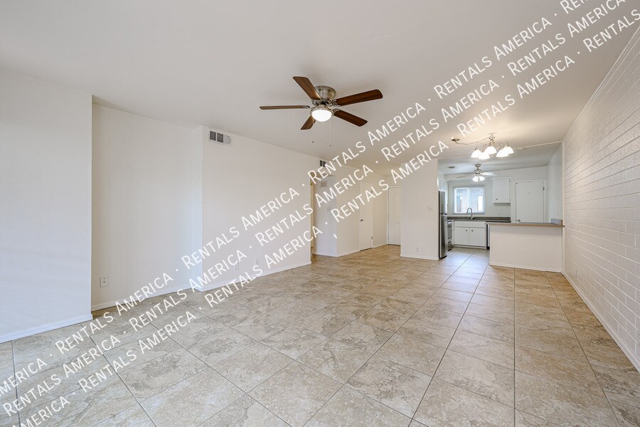 Building Photo - 1450 E Bethany Home Rd