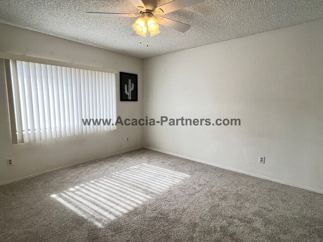 Building Photo - Three Bedroom Townhome in Coronado Ridge