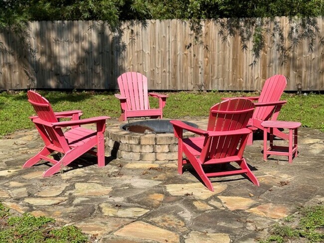 Building Photo - Thunderbolt Charm Meets Modern Comfort