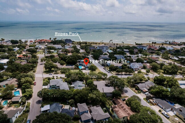 Building Photo - 134 Sinclair St