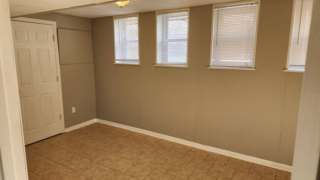 Building Photo - 3 bedroom with bonus room