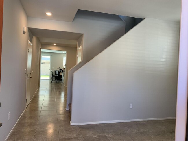 Building Photo - Beautiful 5 bedroom home