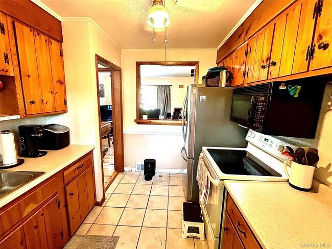 Building Photo - 102 Overocker Rd