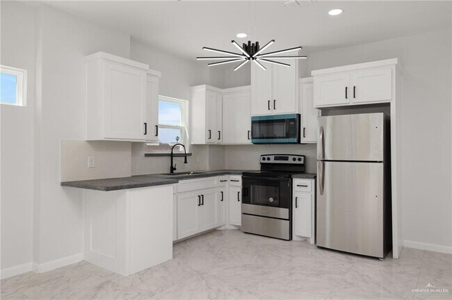 Building Photo - 1509 Pamplona St
