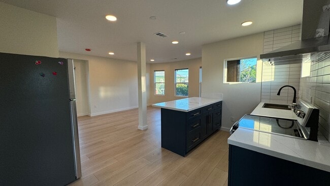 Building Photo - 1202 61st St