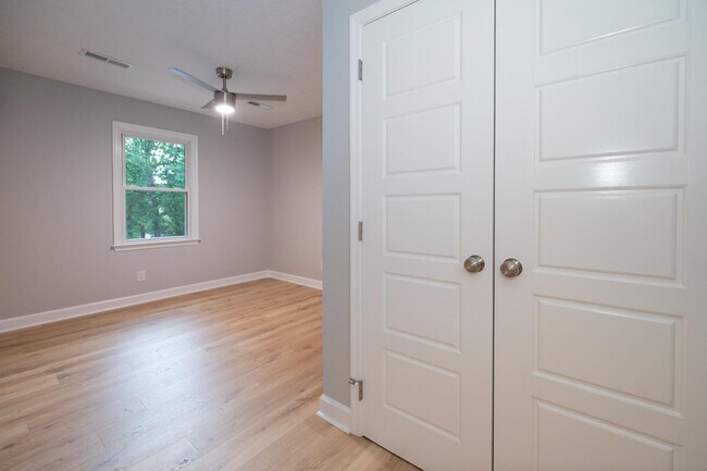 Building Photo - 691 Timberlake Dr
