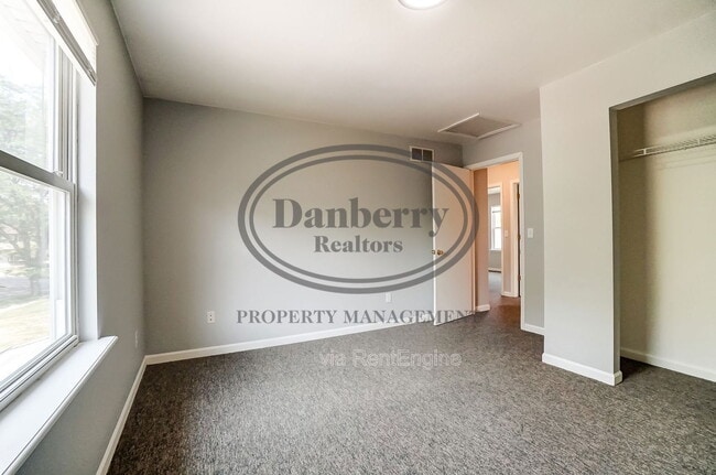 Building Photo - 3704 Willow Run Dr