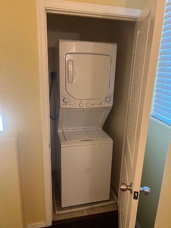 Building Photo - 900 S 94th St