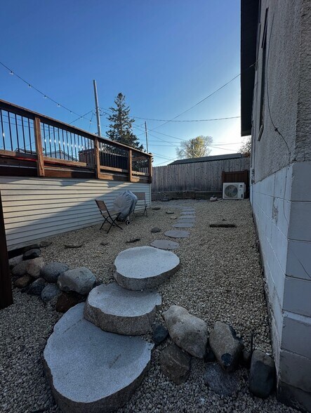 Building Photo - 1222 Saint Clair Ave