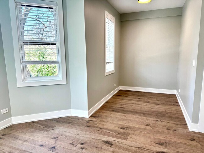 Building Photo - 1709 N Maplewood Ave