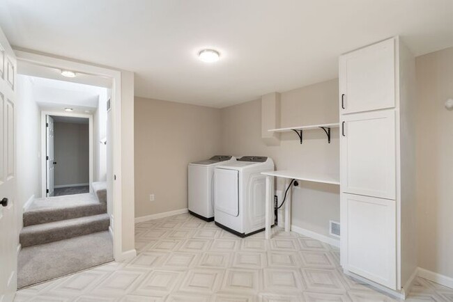 Building Photo - $1,895 | 2 Bedroom, 2 Bathroom House | Pet...
