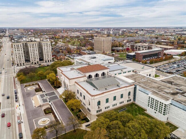 Building Photo - 15 E Kirby St