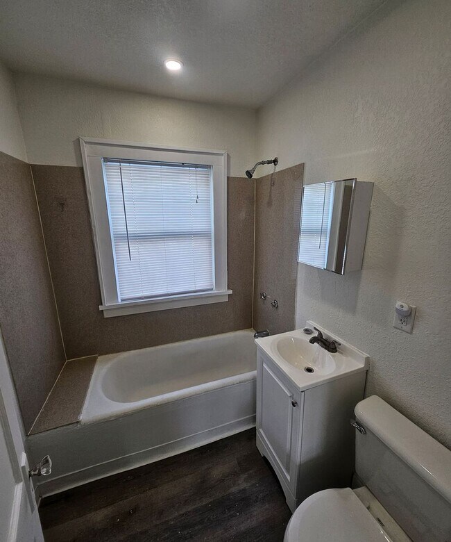 Building Photo - 5409-5411 Harrison St.