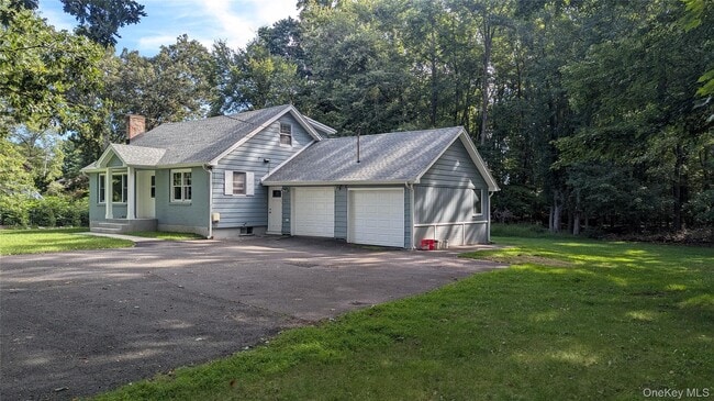 Building Photo - 362 Strawtown Rd
