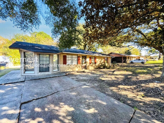 Building Photo - 3010 Center St