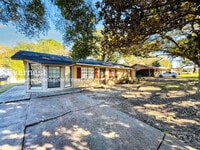 Building Photo - 3010 Center St