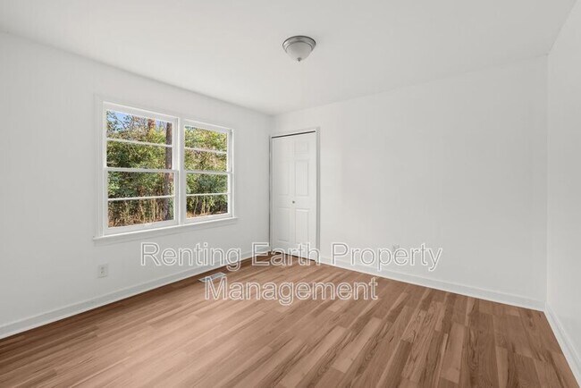 Building Photo - 933 T St