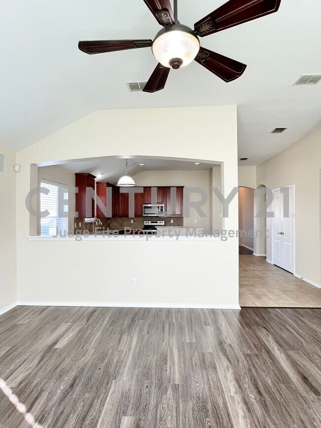 Building Photo - Well Maintained 3/2/2 For Rent in Benbrook...