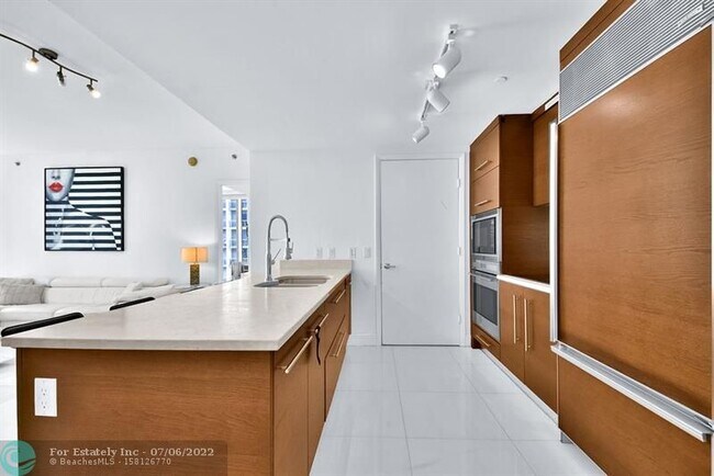 Building Photo - 475 Brickell Ave