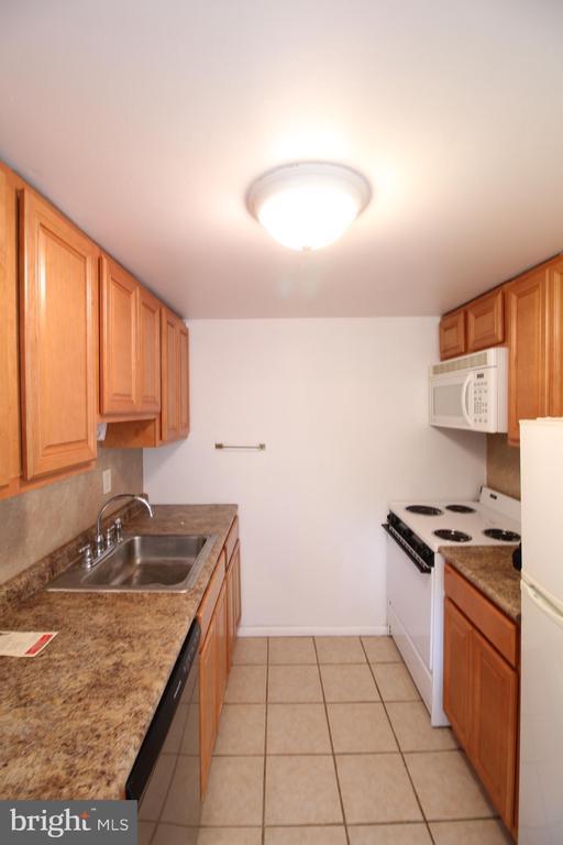 Building Photo - 515 S 12th St