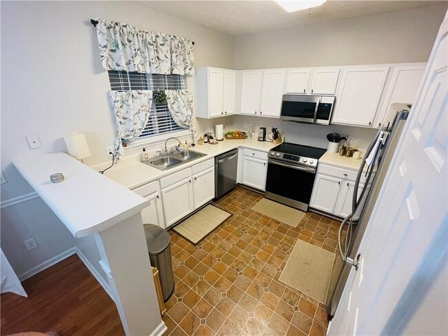Building Photo - 102 Weatherstone Square Dr