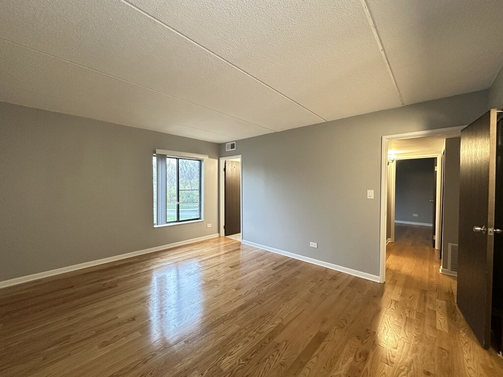 Building Photo - 525 N Quentin Rd