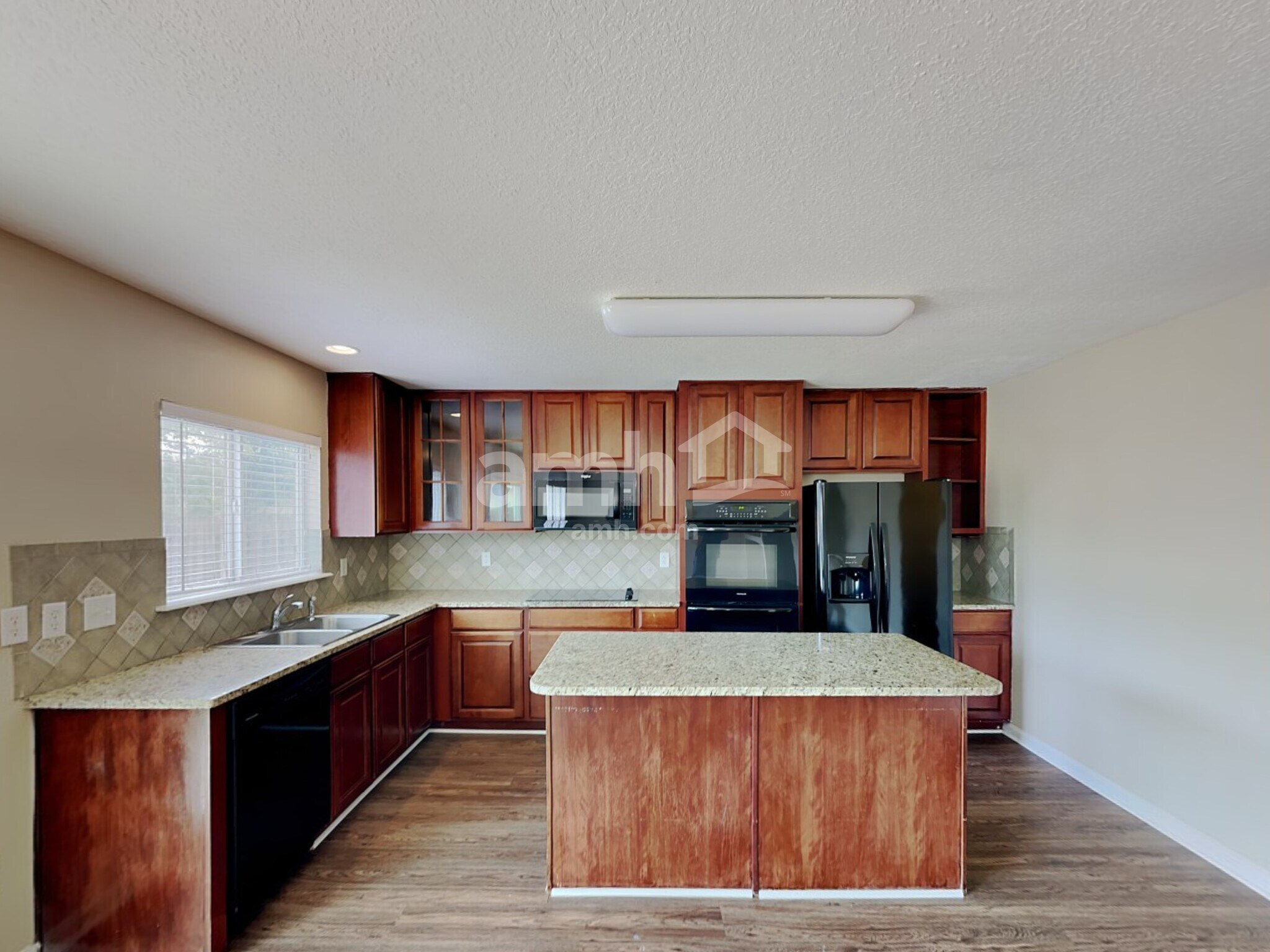 Building Photo - 664 Mackenzie Cir