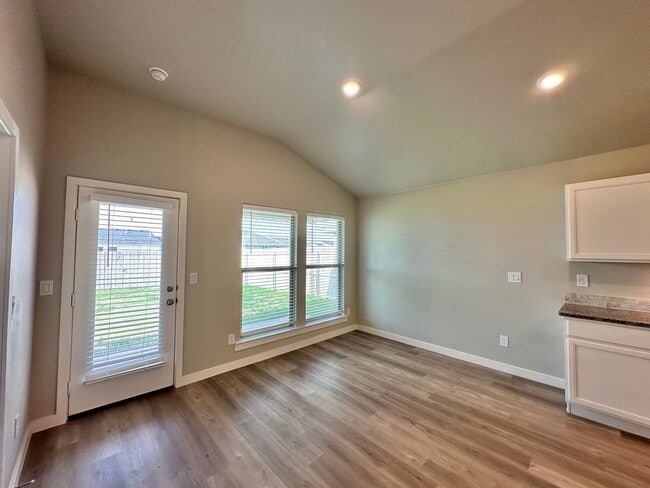 Building Photo - 3 bed/2 bath: Bell Farms AVAILABLE AUGUST!