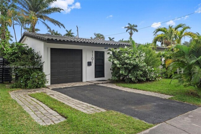 Building Photo - 1101 N 14th Ave