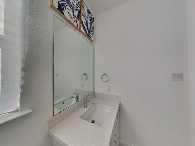 Building Photo - LIVING IN LUXURY!