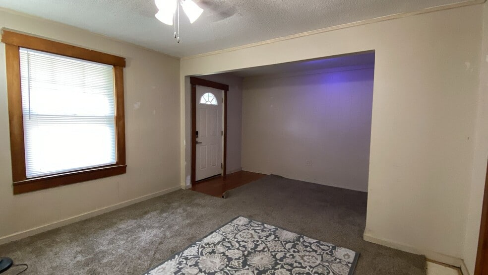 Primary Photo - 2217 SW Kenilworth Ct