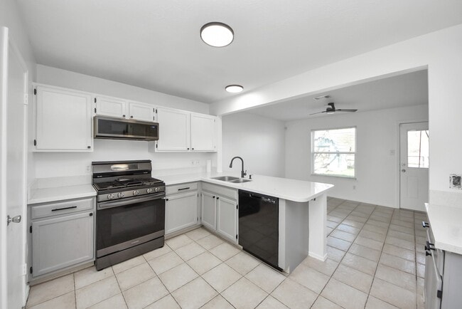 Building Photo - 403 Willow W Dr