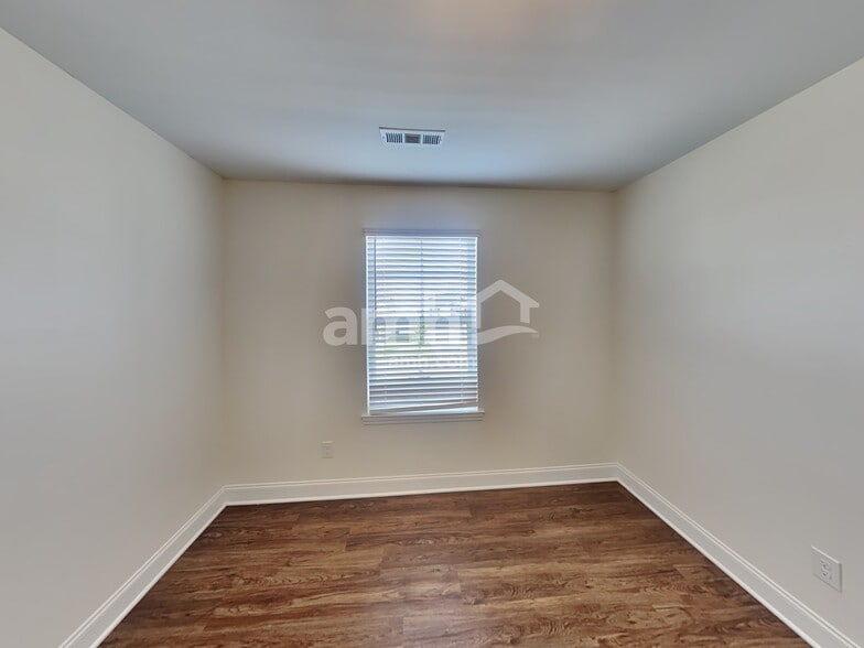 Building Photo - 428 Charity Ln