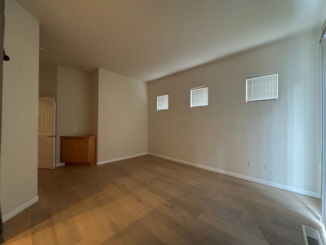 Building Photo - Skyhawk Single Level Beauty