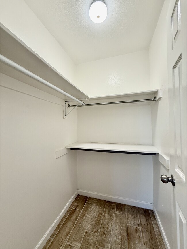 Building Photo - 10833 Cardigan Dr