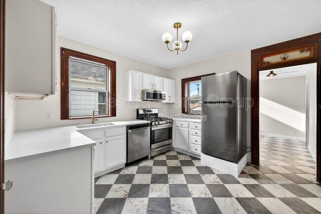 Building Photo - 5324 Nagel Ave