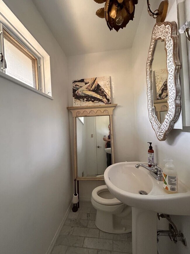 Building Photo - Enjoy Amazing Flatiron Views, Abundant Space, and A Large Backyard in this 5 Bedroom Home