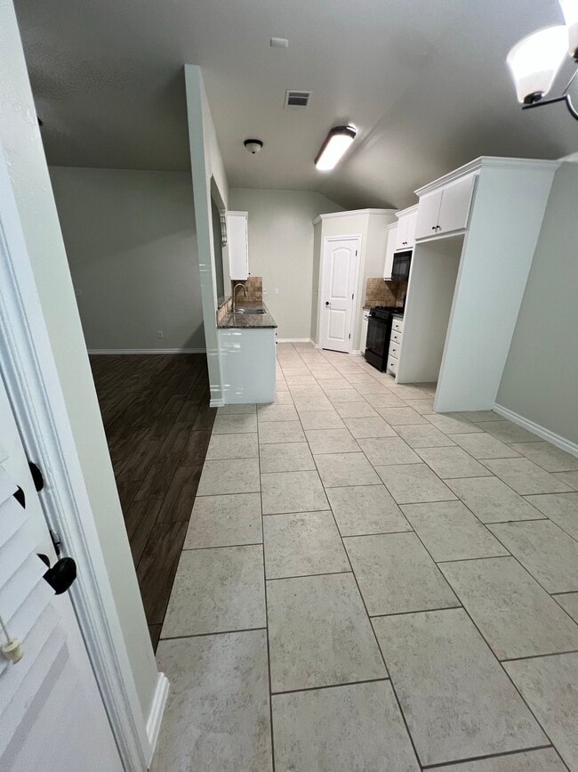 Building Photo - 3104 Woodcrest Creek Dr