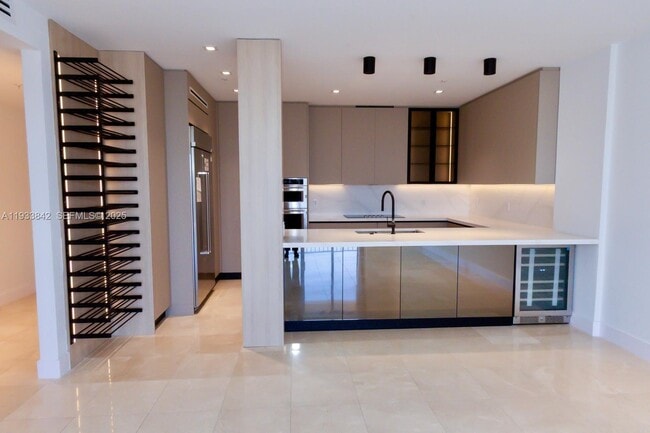 Building Photo - 251 Crandon Blvd