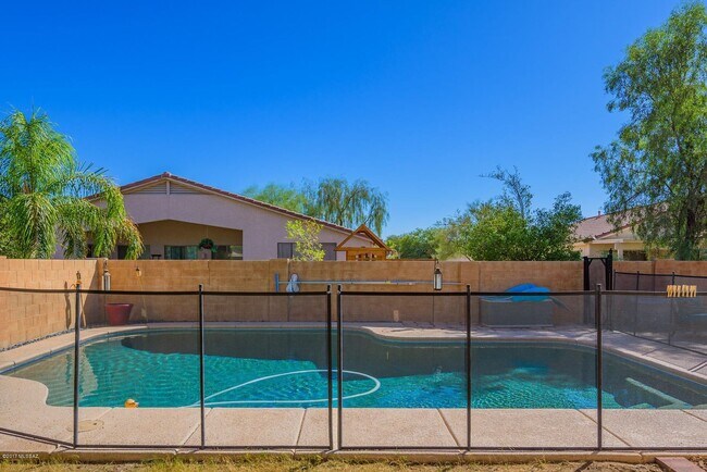 Building Photo - Northwest 4 Bedroom Pool Home