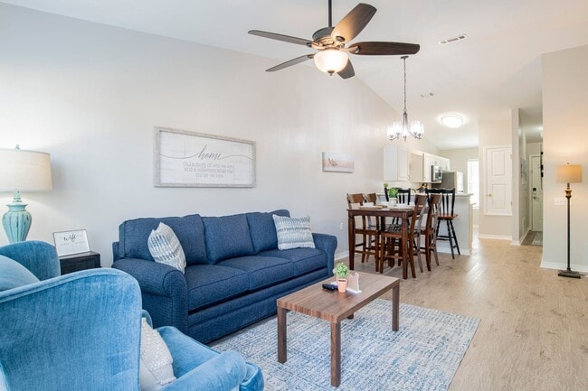 Building Photo - Welcoming & Bright 2 Bed/1 Bath Patiohome ...