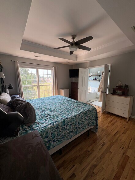 Master Bedroom - 13 Glennwood Dr