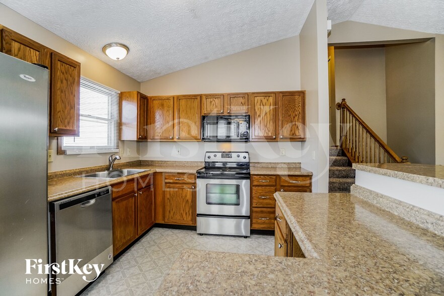 Building Photo - 5673 Larksdale Dr